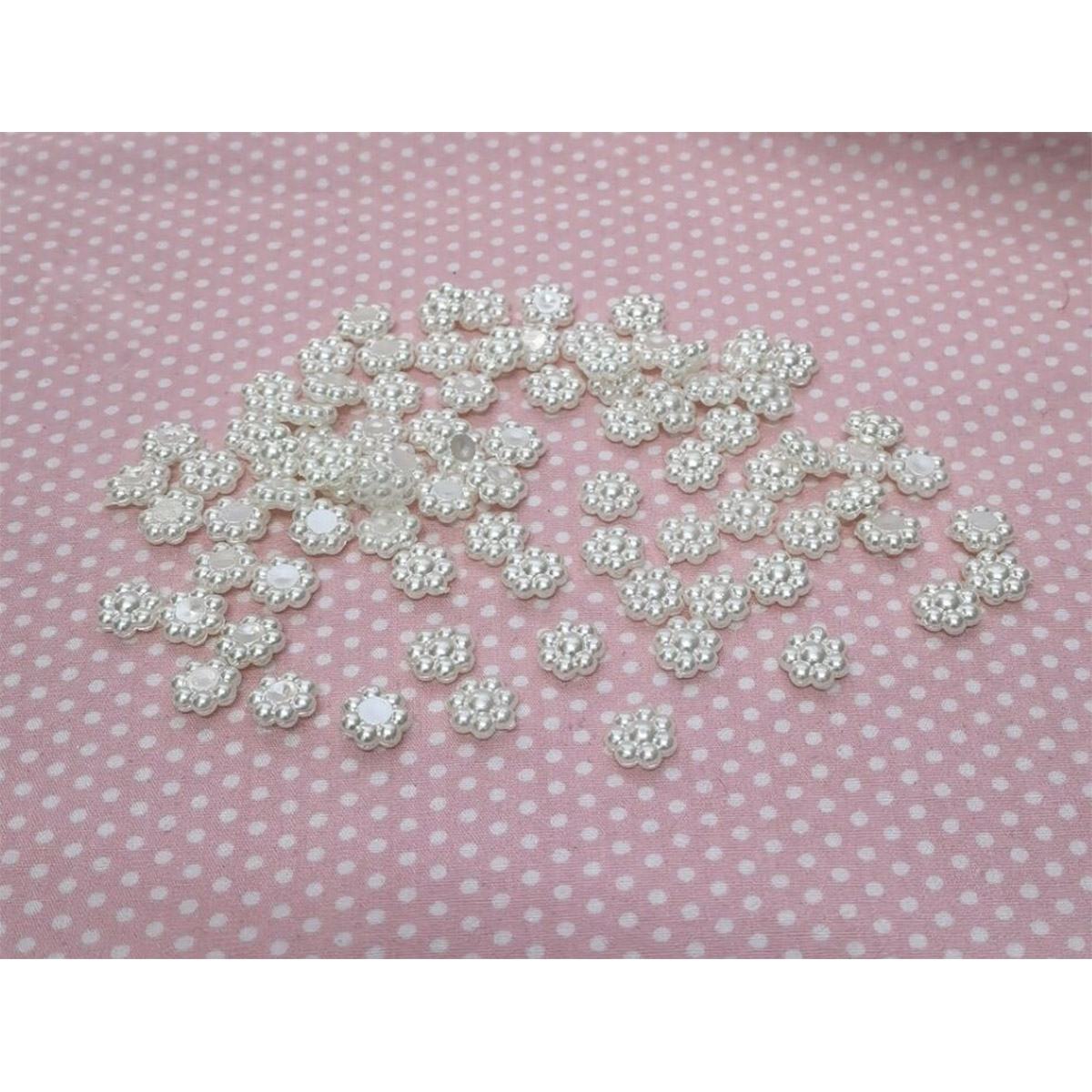 300 Pcs Plastic Flower Pearl 3/8″-White