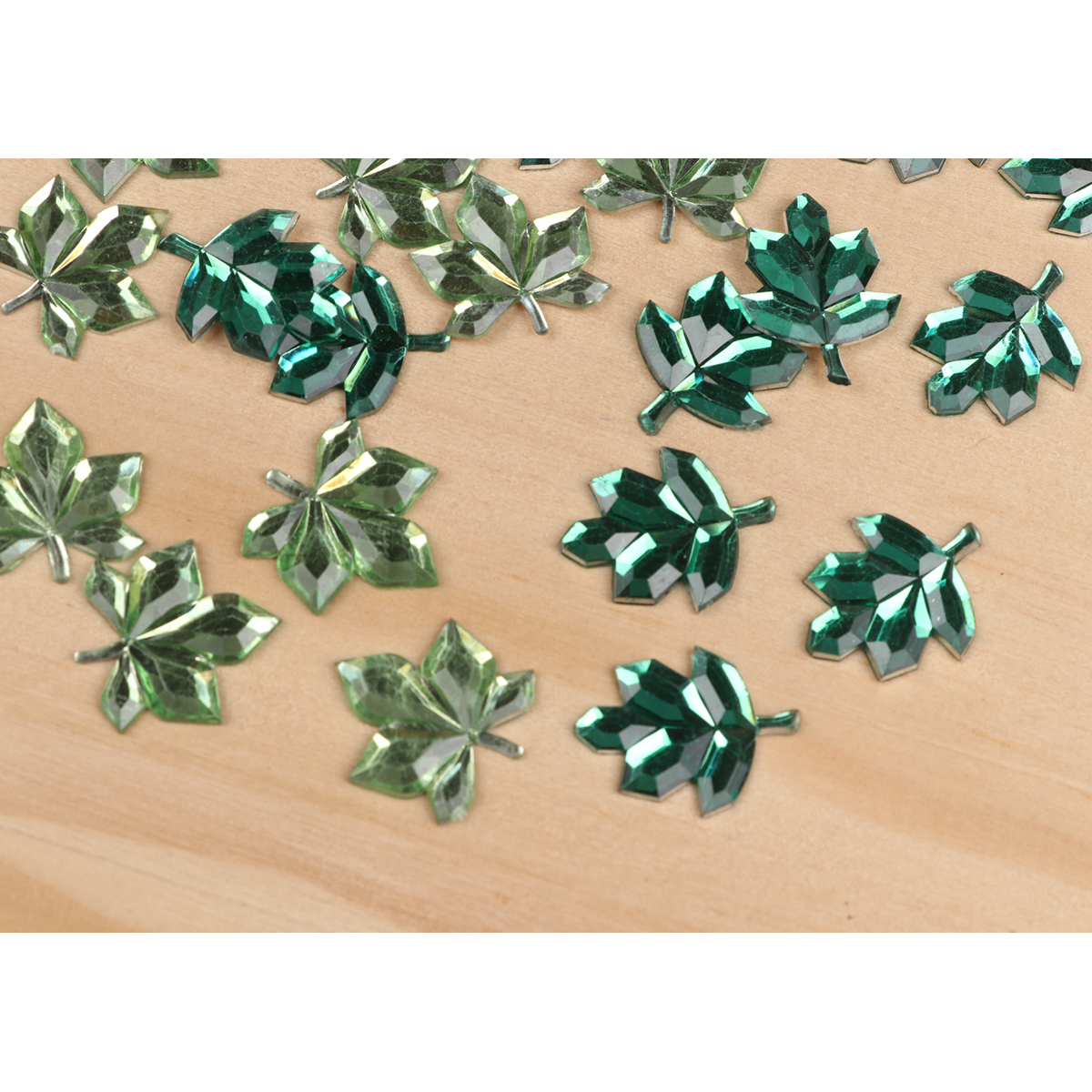200pcs Acrylic Green Leaf Plastic Gems 3/4″-2 Colors